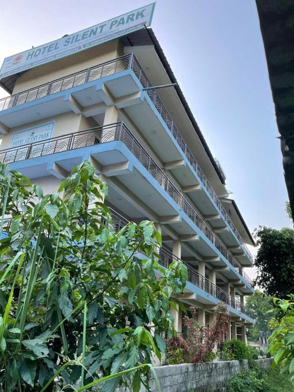 Silent Park Hotel Sauraha Exterior photo