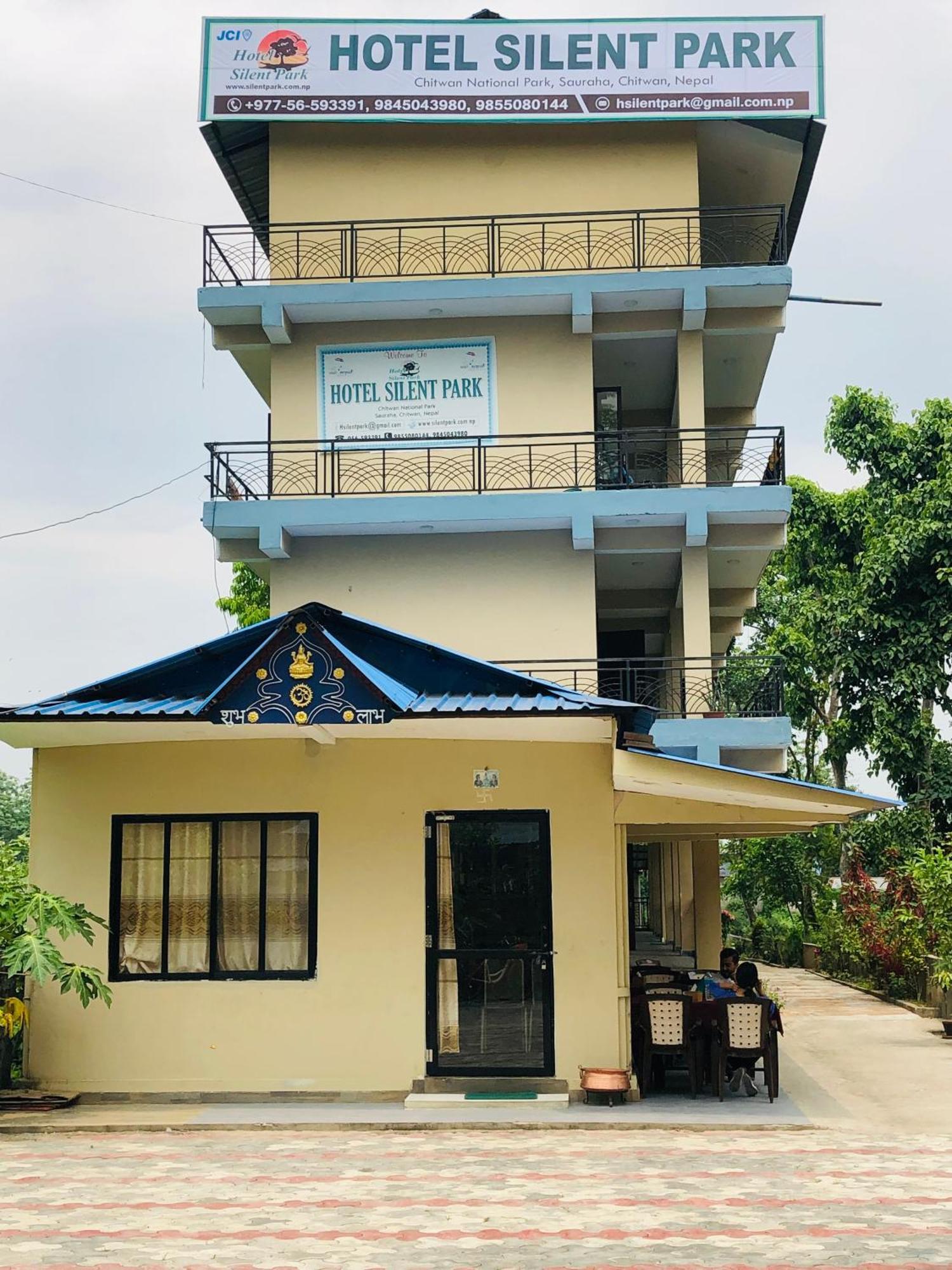 Silent Park Hotel Sauraha Exterior photo