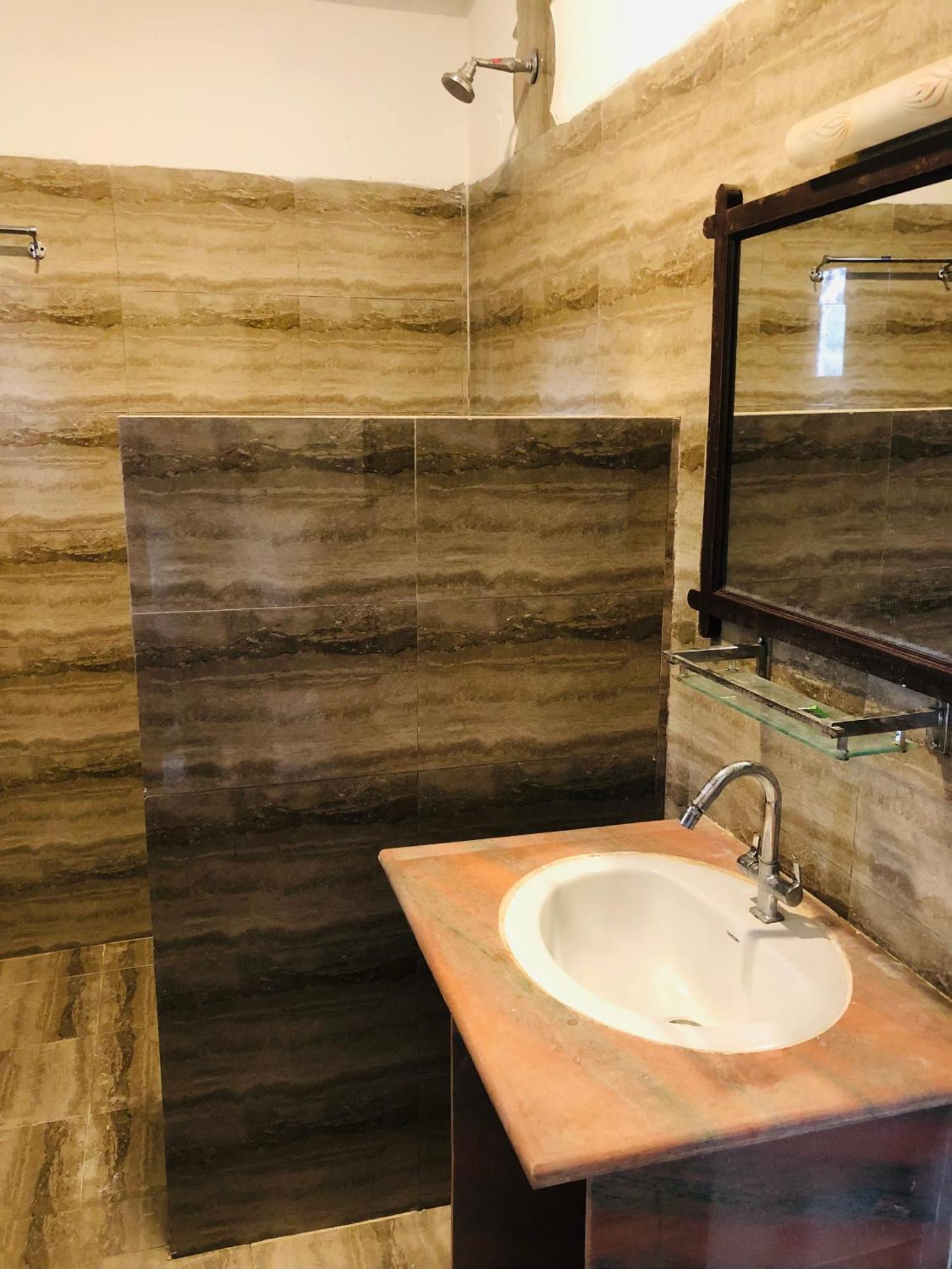 Silent Park Hotel Sauraha Exterior photo
