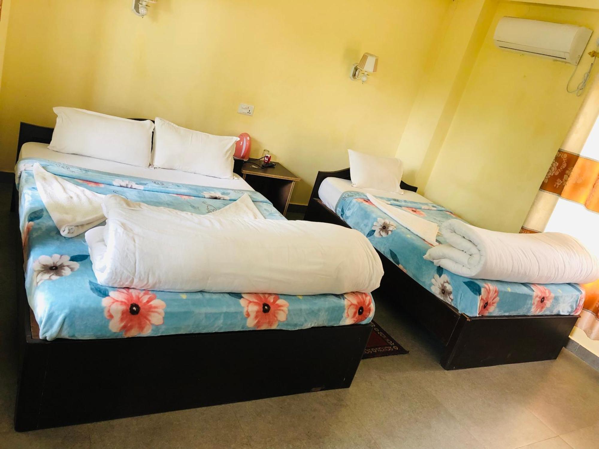 Silent Park Hotel Sauraha Exterior photo