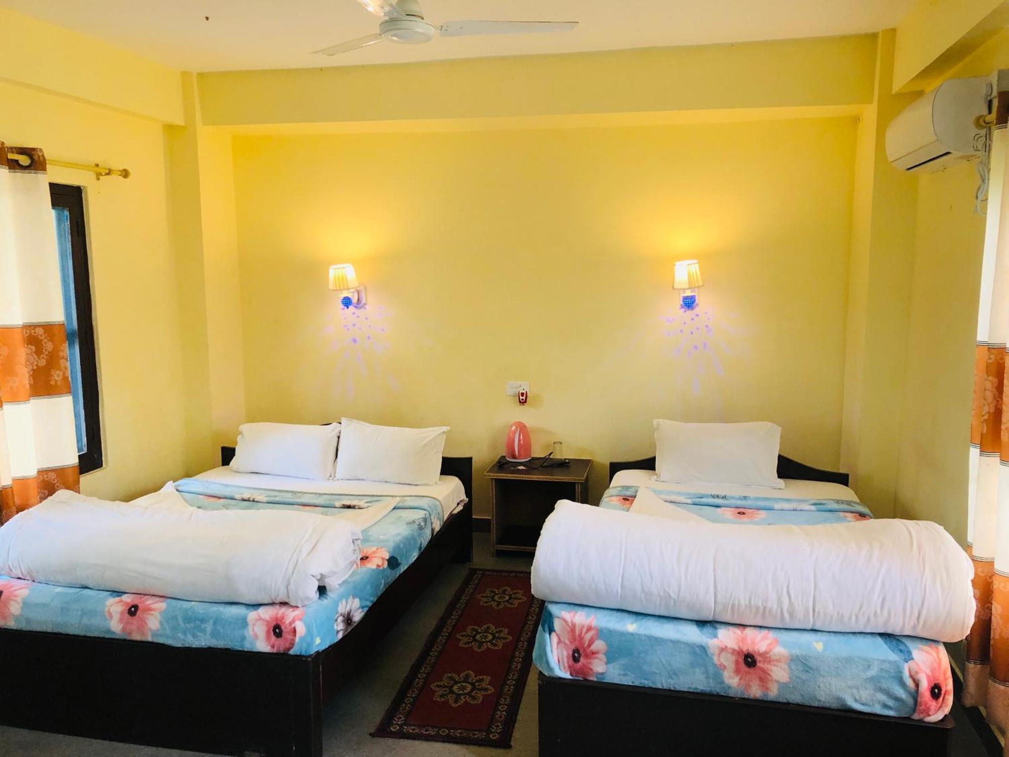 Silent Park Hotel Sauraha Exterior photo